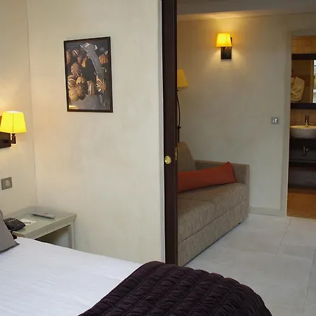 Hotell De La Fossette 4*