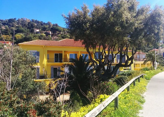 De La Fossette Szálloda 4*